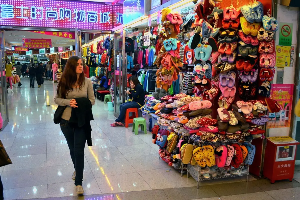 Bargain Hunting at the Gongbei Underground Market: The Ultimate Shopper’s Guide