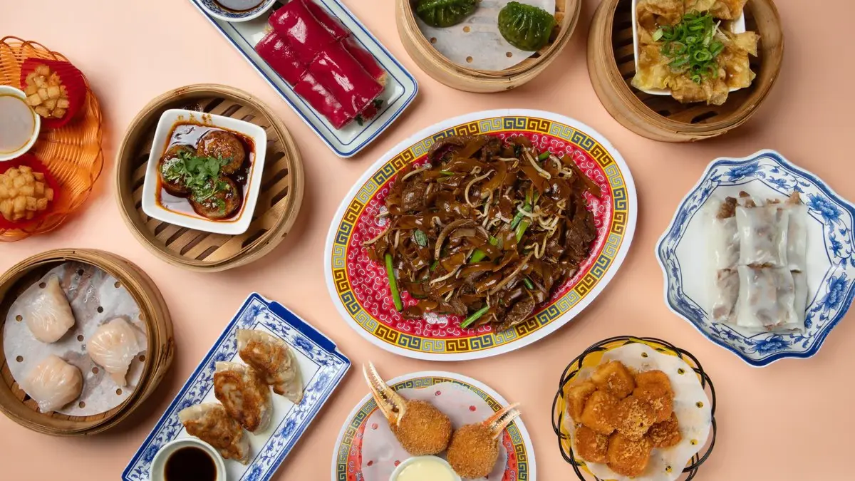 A Taste of Lingnan: The Ultimate Guide to Yum Cha and Local Seafood Near Huili Hotel