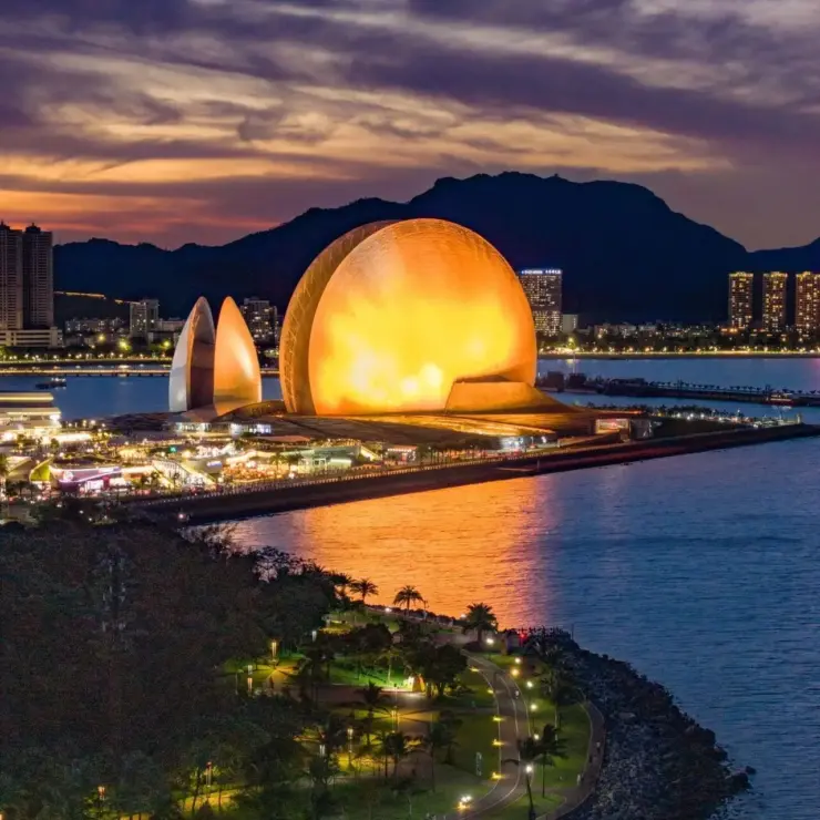 Strolling the Famous “Lovers’ Road” (Qinglv Road): A Romantic Guide to Zhuhai’s Coastline